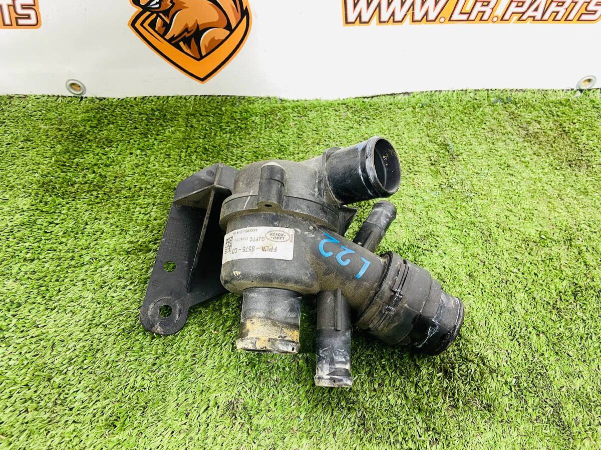 LR082871 Zespół termostatu z króćcami Range Rover Sport L494 (2014-2022) używany